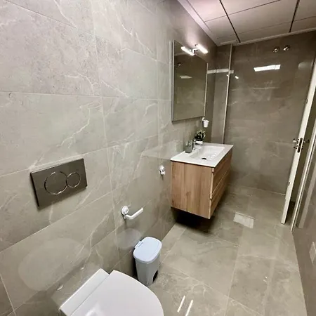 Near Playa De Cura With A Rooftop Swimming Pool Апартаменты Торевьиа